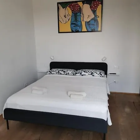 Monolocale Monteverdi Apartman *